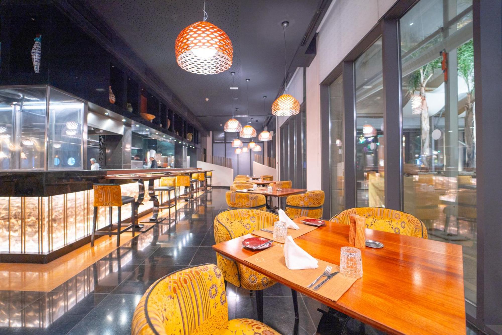 โรงแรมเมอเวนปิค ดู ลัค ตูนิส ภายนอก รูปภาพ The interior of the restaurant