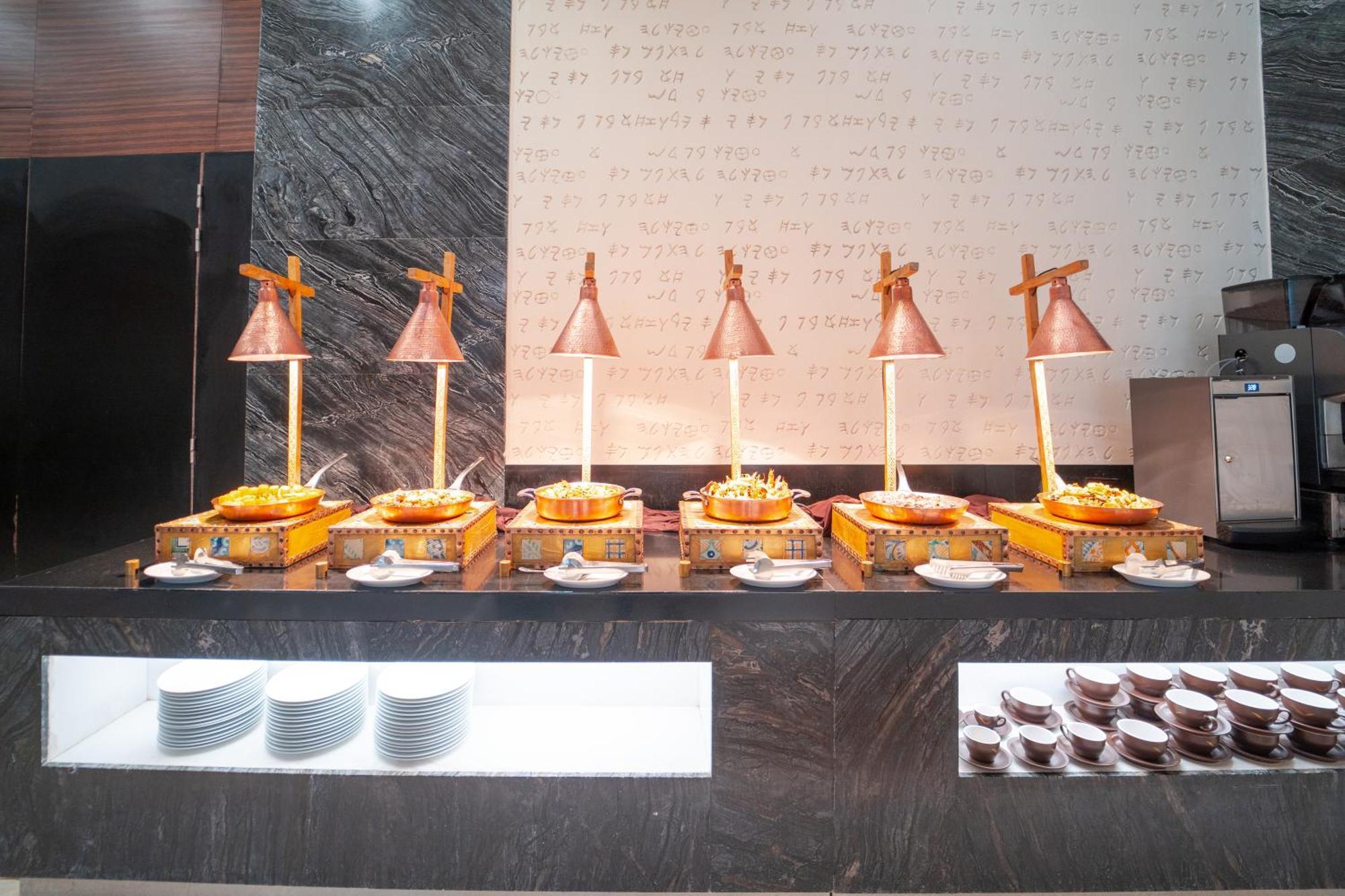 โรงแรมเมอเวนปิค ดู ลัค ตูนิส ภายนอก รูปภาพ A chafing dish